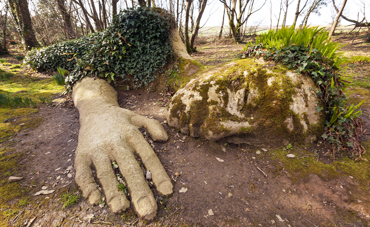 De ‘Mud Maiden’ van Susan Hills in de Lost Gardens of Heligan